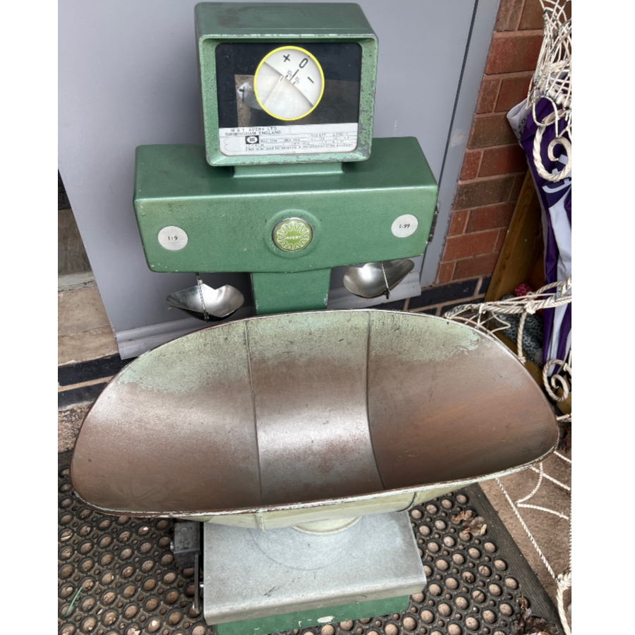 Vintage set of industrial Avery scales - VIN914A