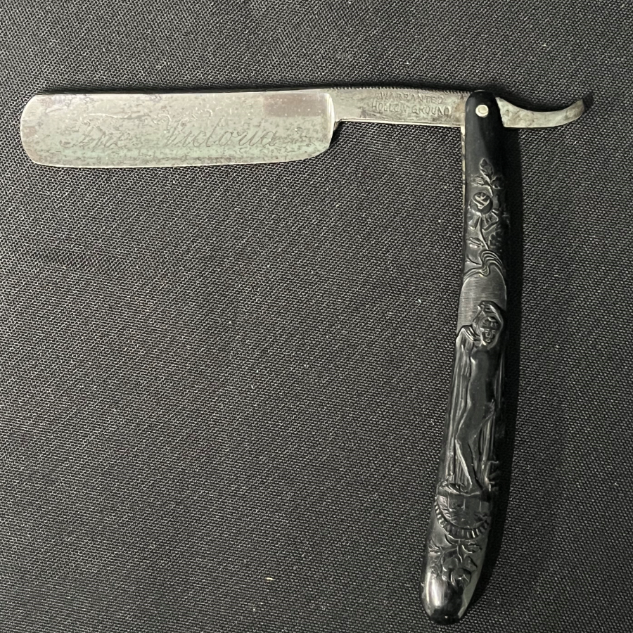Vintage 'The Victoria' Straight Razor - VIN862l4*