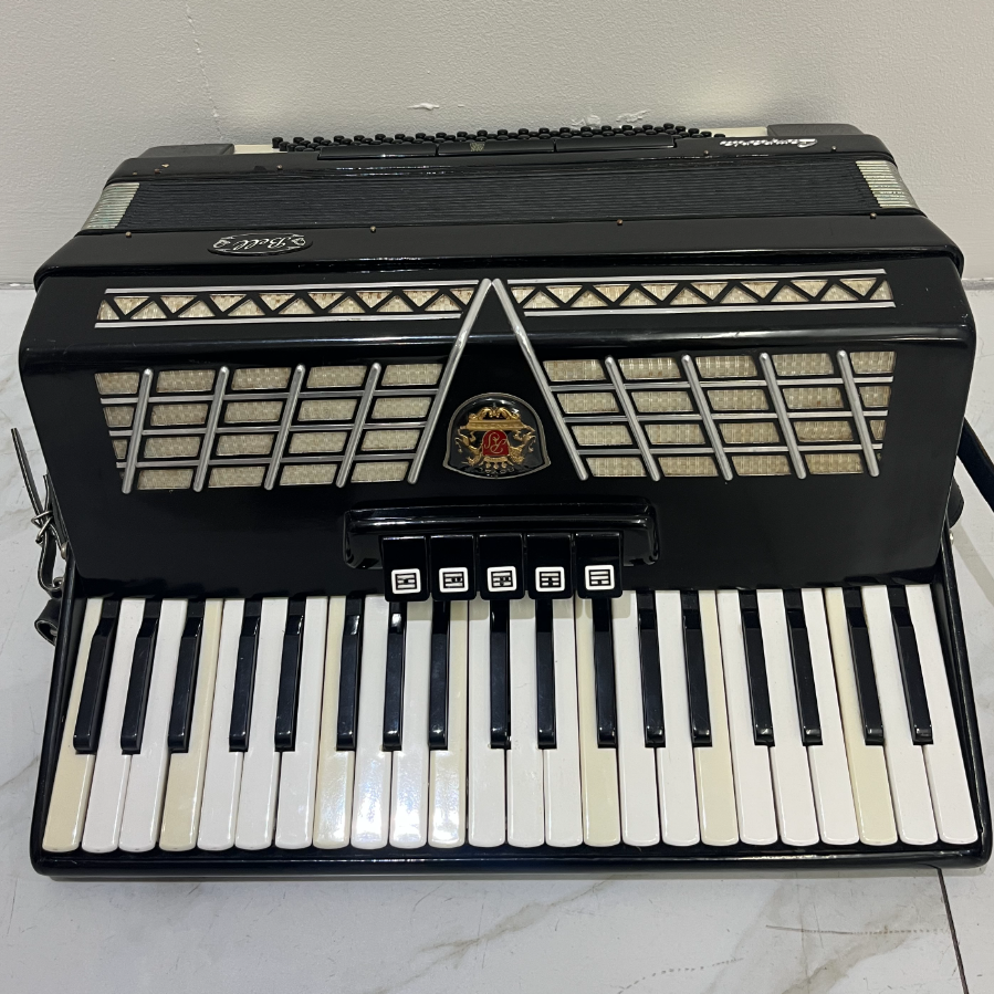 Royal Standard Campania 120 Bass Accordion - VIN1158Q
