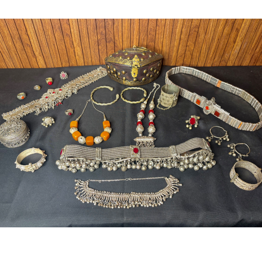 Antique Family Collection of Rings, Belts, Trinket Boxes & Bracelets From Yemen - VIN1131S/1131Tx6