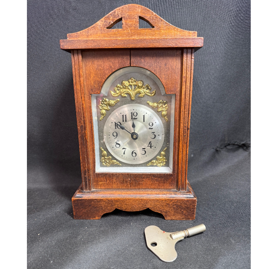 Antique Mantle/Shelf Clock in Wooden Case - VIN1118A
