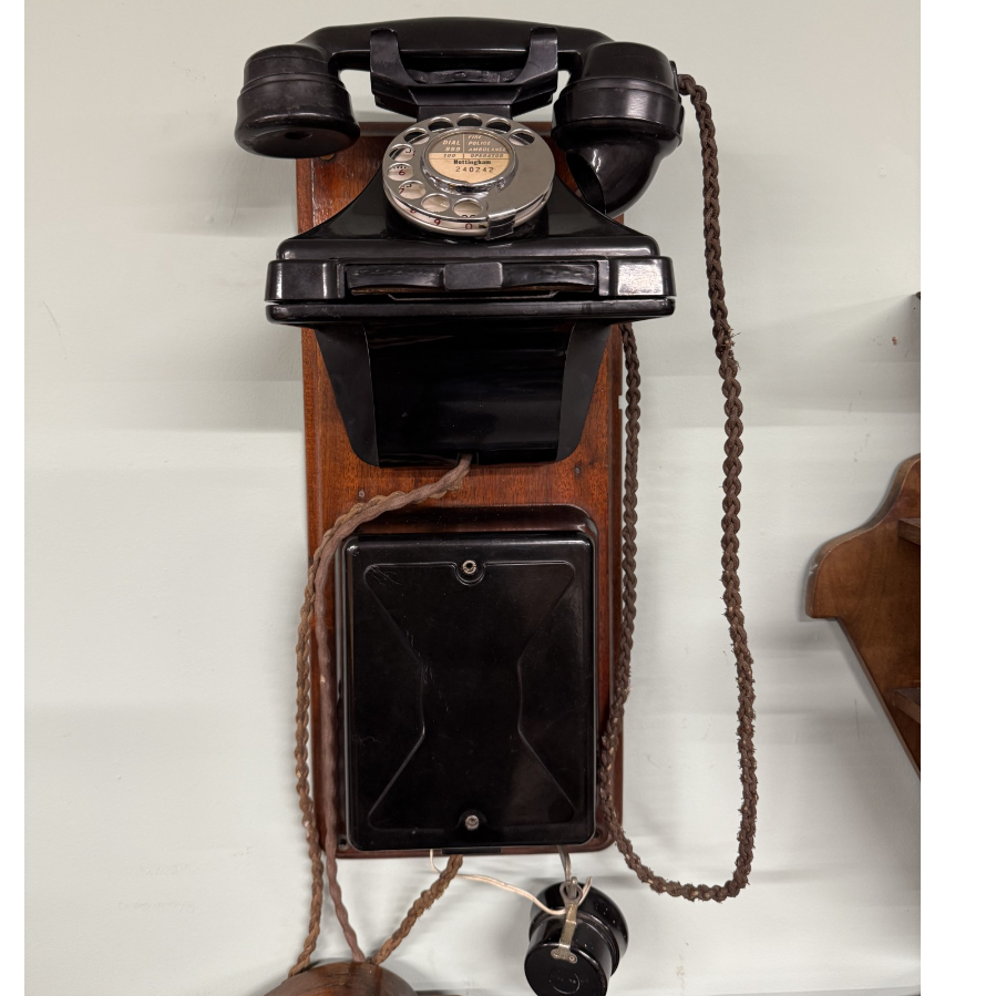 Wall Mounted Dial Telephone - VIN1172R