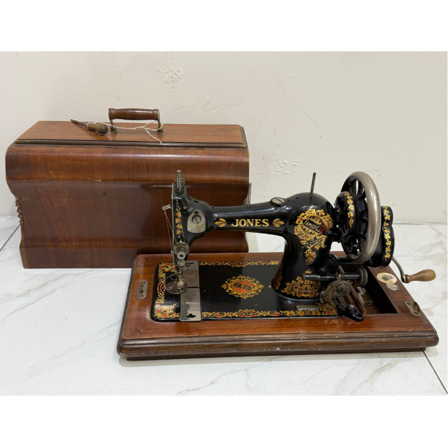 Jones Family CS Hand Crank Sewing Machine - VIN1171D