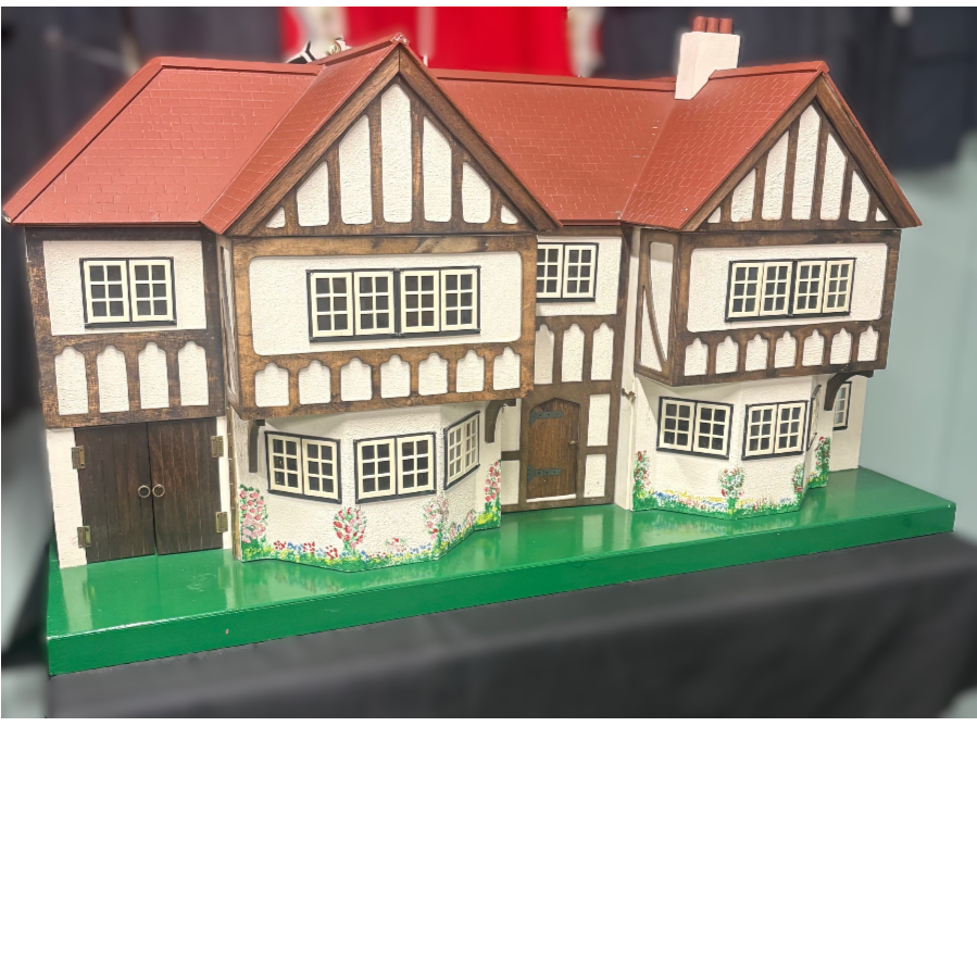 1930's Tri-ang Large Dolls House In Tudor Style - VIN1203A 1930's Tri-ang Large Dolls House In Tudor Style - VIN1203A