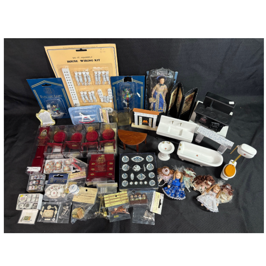 Collection Of Miniature Dolls House Furniture / Accessories - VIN1203B