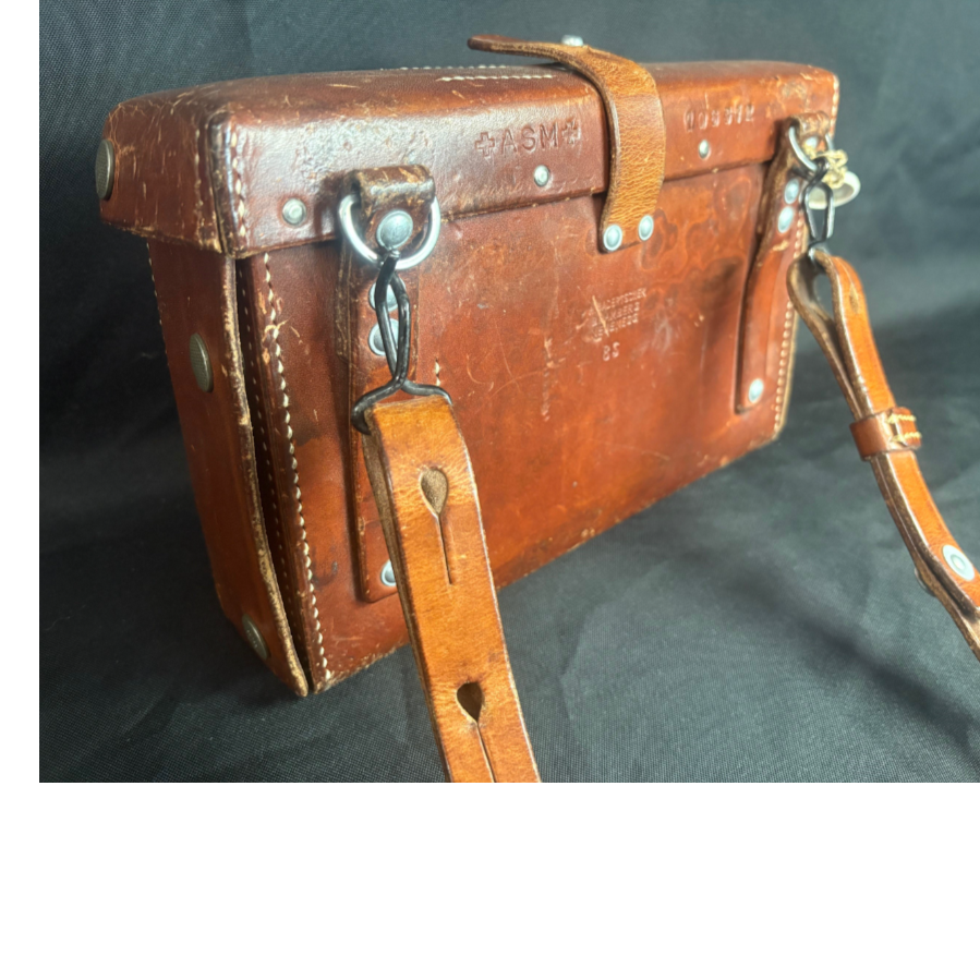 Vintage Swiss Army Medic Leather bag - VIN1203T Vintage Swiss Army Medic Leather bag - VIN1203T
