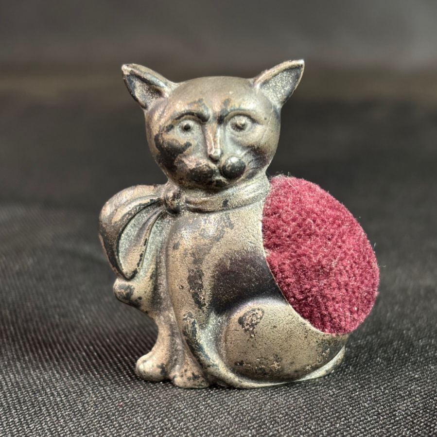 Vintage Pin Cushion Cat with Bow - VIN1207P Vintage Pin Cushion Cat with Bow - VIN1207P