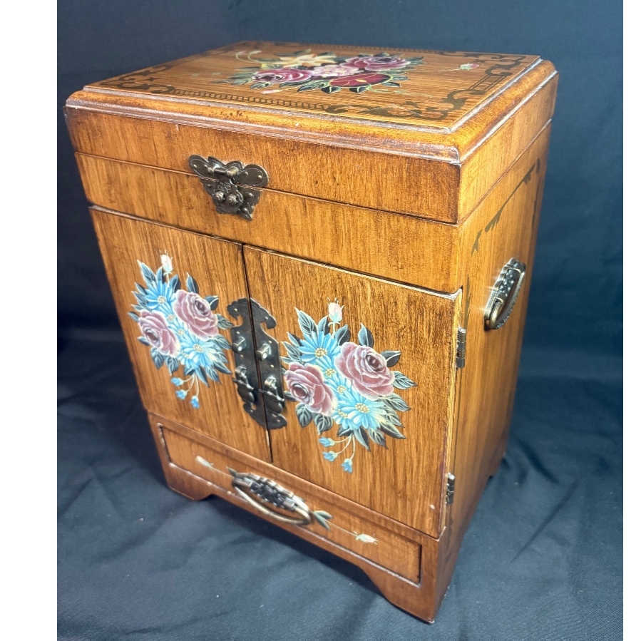 Past Times Victorian Style Jewellery Chest - VIN1200E
