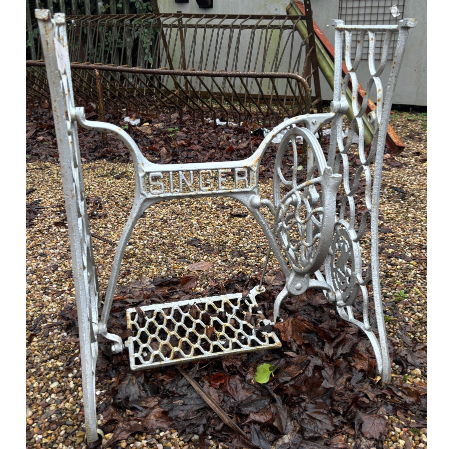 Antique cast iron Singer sewing machine base - VIN894D