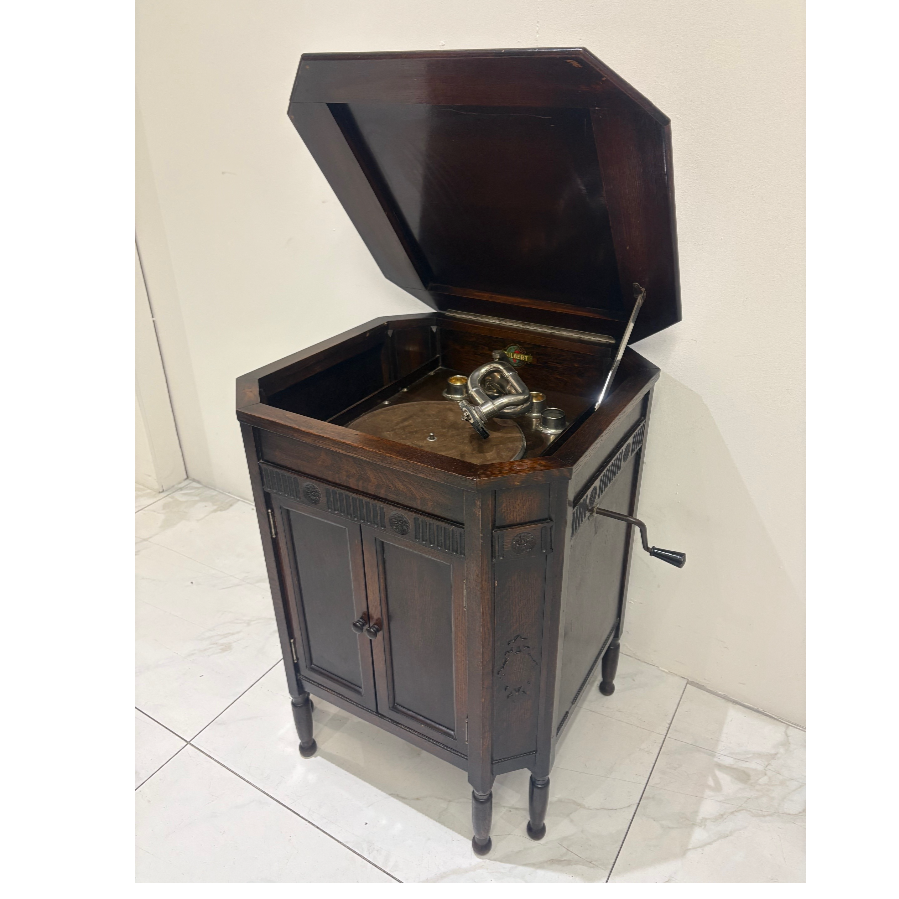 Gilbert Cabinet Gramophone - VIN1226A