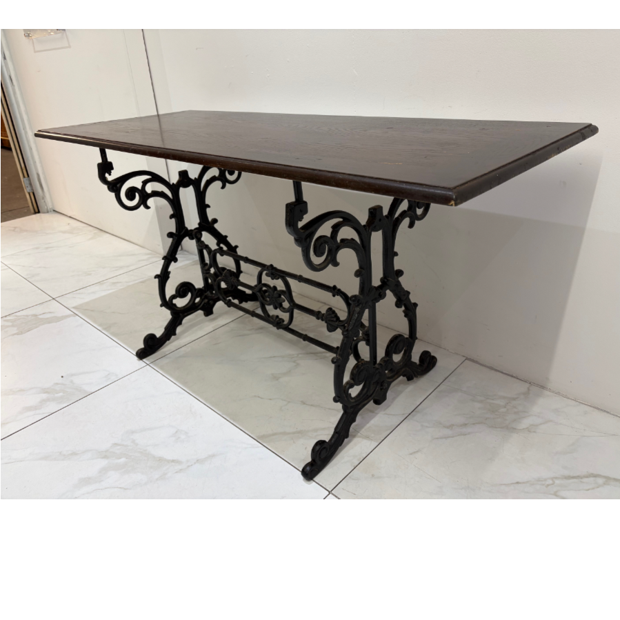 Large Sized Original Cast Iron Pub Table - VIN1237a Large Sized Original Cast Iron Pub Table - VIN1237a