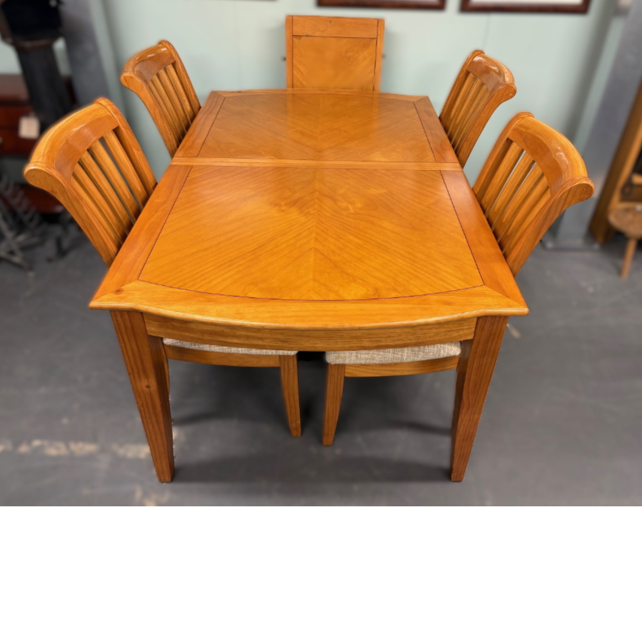 Solid Extendable Dining Table With 4 Ladderback Chairs - VIN1238R Solid Extendable Dining Table With 4 Ladderback Chairs - VIN1238R