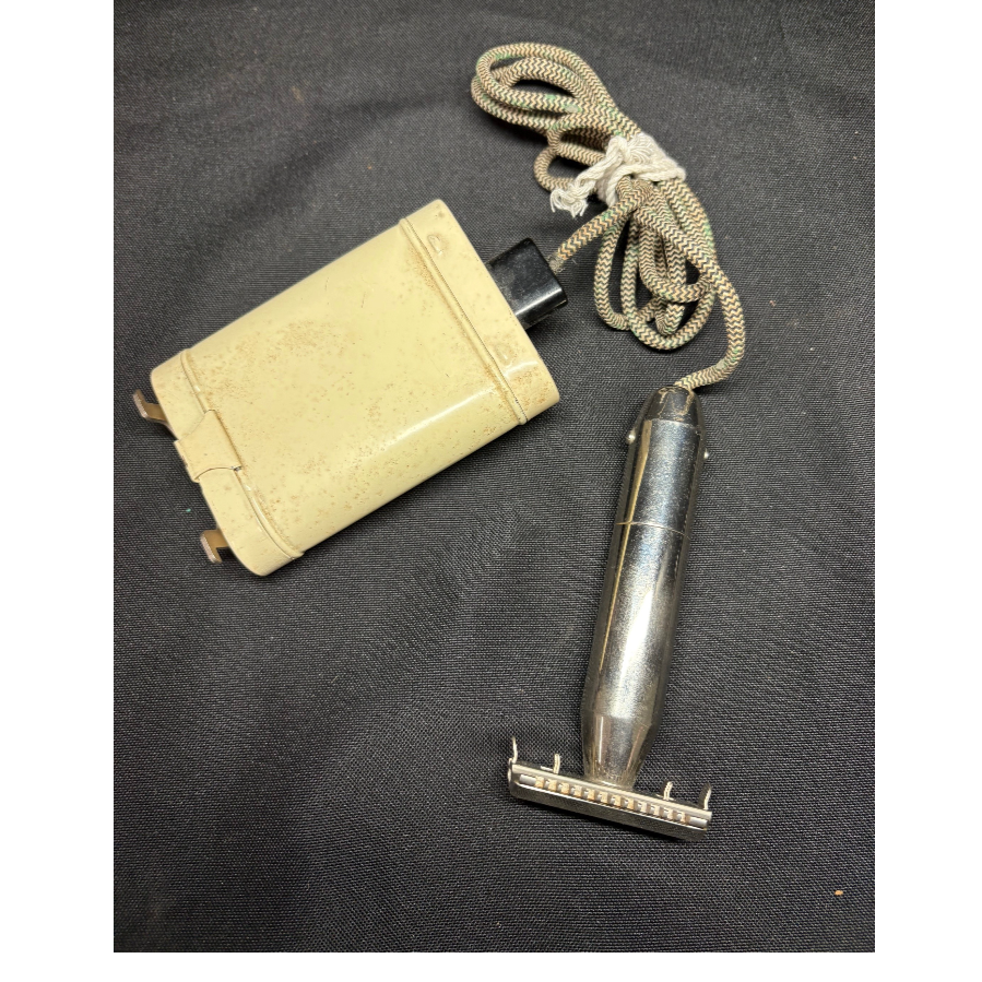 Vintage Early Electric Battery Razor - VIN321P