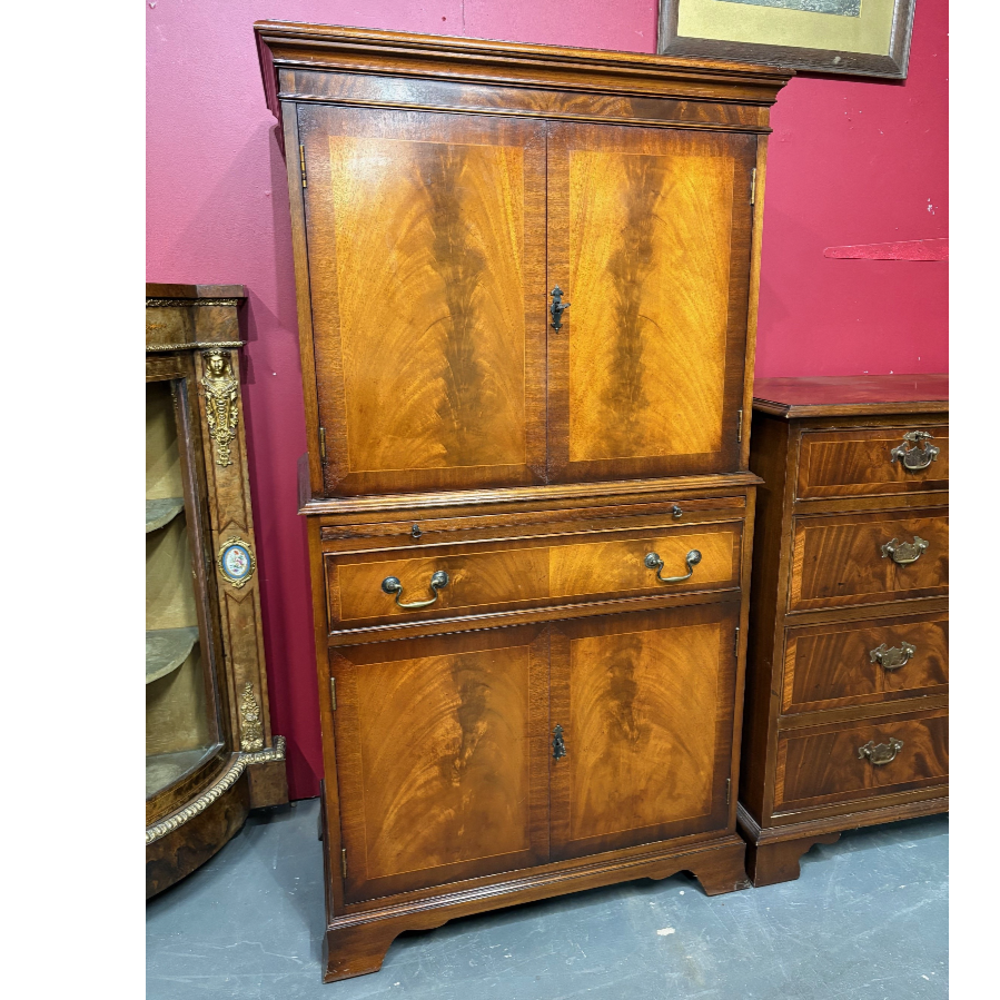 Vintage Drinks Cabinet Fitted With Mirrored Interior - VIN1246E