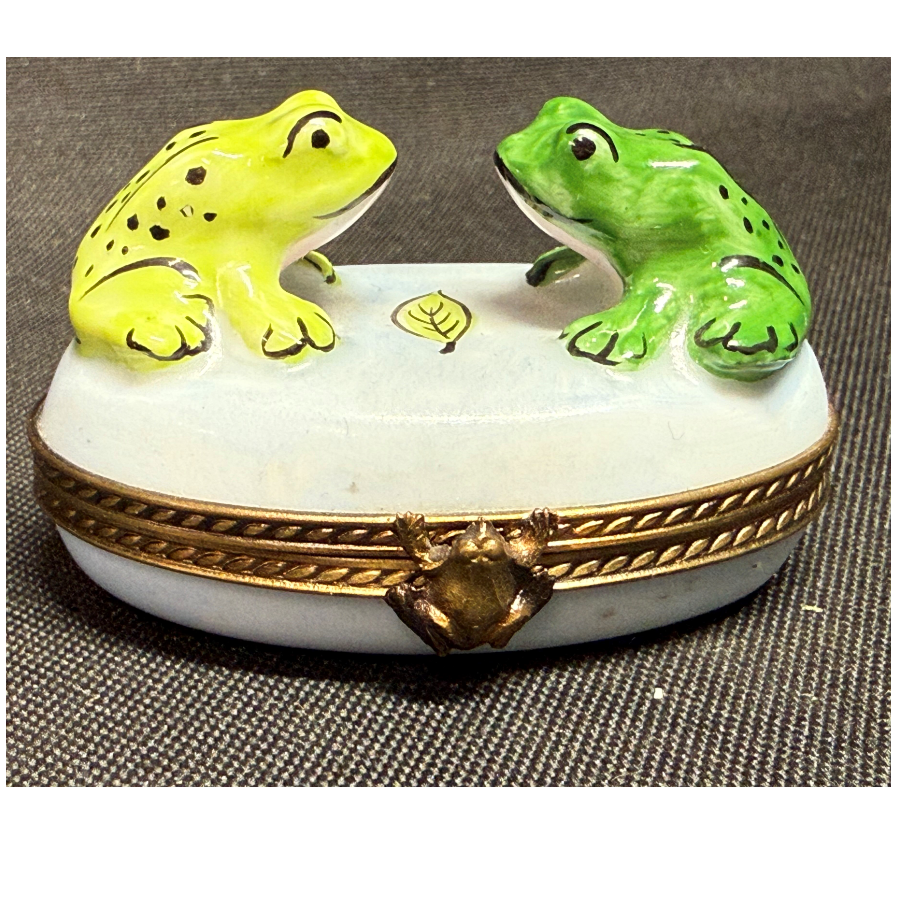 Vintage Peint Main Limoges France 'Love Frogs' Trinket Box - VIN1164X