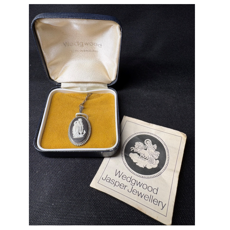 Boxed Sterling Silver Wedgwood Black Jasperware Oval Cameo Pendant And Chain - VIN1089F