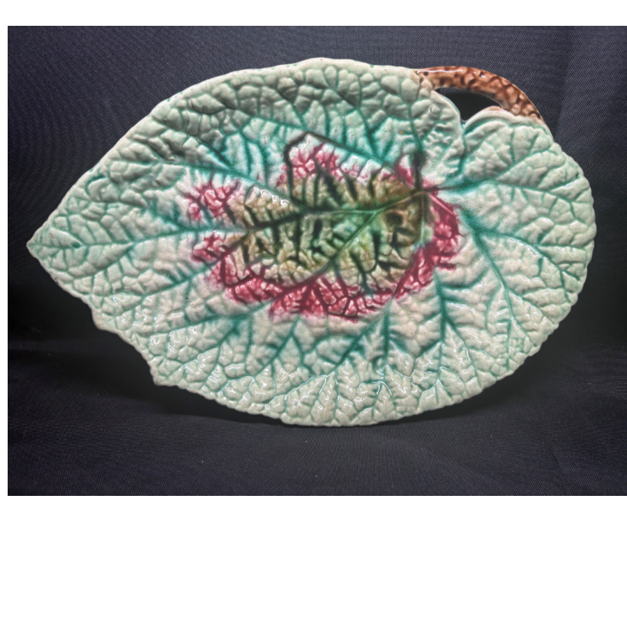 Majolica Begonia Leaf Plate - VIN1202D Majolica Begonia Leaf Plate - VIN1202D