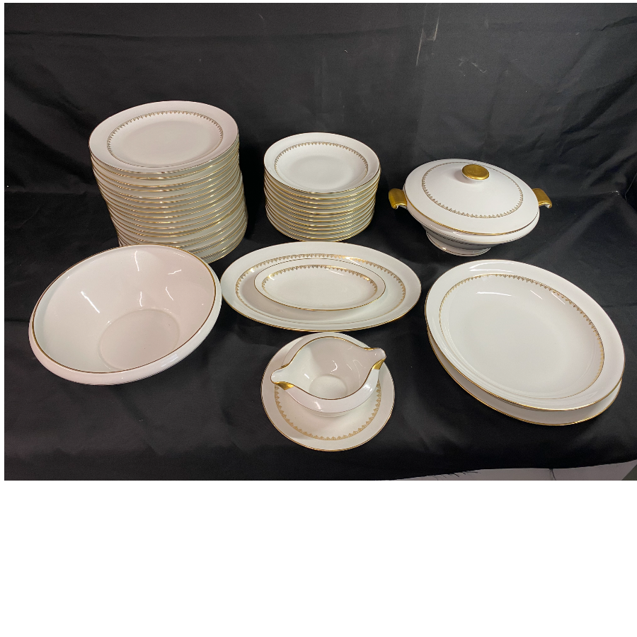 Limoges 'Poral' Part Dinner Service - VIN1254S Limoges 'Poral' Part Dinner Service - VIN1254S