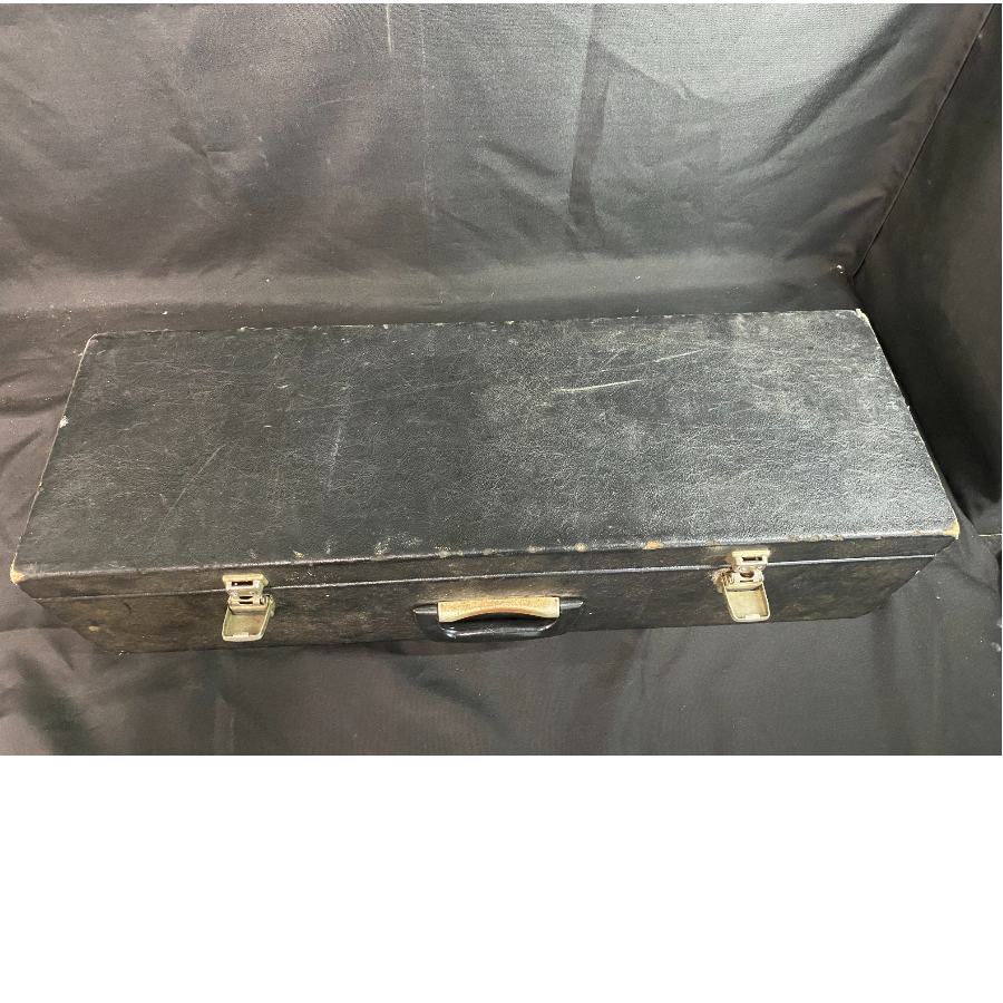 Scottish Bagpipe carrying case with various associated pieces - Vin1063E Scottish Bagpipe carrying case with various associated pieces - Vin1063E