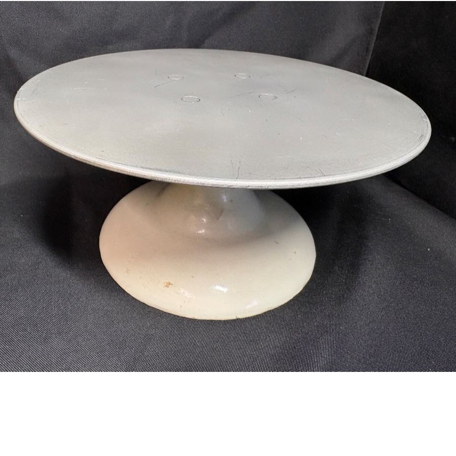 Vintage Revolving Cake Decorating Stand - VIN1245D Vintage Revolving Cake Decorating Stand - VIN1245D