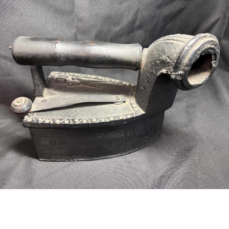 Antique Cast Iron Charcoal Clothes Iron With Chimney - VIN1264K Antique Cast Iron Charcoal Clothes Iron With Chimney - VIN1264K