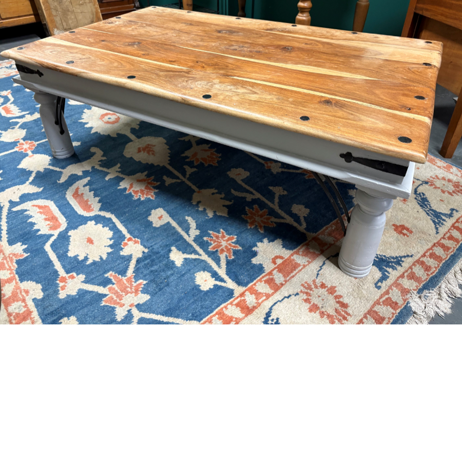 Rustic Solid Wood Coffee Table - VIN1276C Rustic Solid Wood Coffee Table - VIN1276C