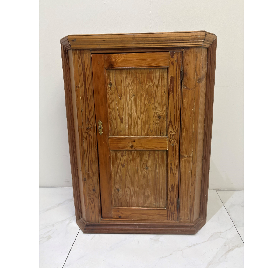 Vintage Larger Pine Corner Cabinet - VIN1281R Vintage Larger Pine Corner Cabinet - VIN1281R
