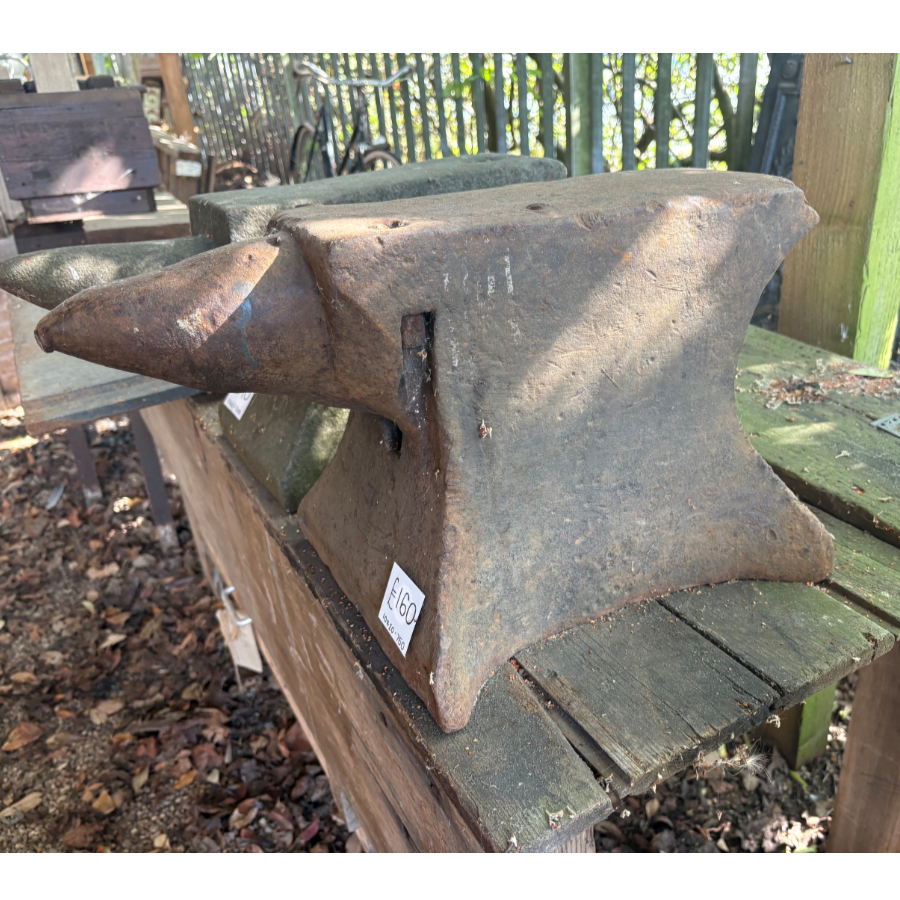 Vintage Cast Iron Single-Horn Blacksmith's Anvil - VIN1042O Vintage Cast Iron Single-Horn Blacksmith's Anvil - VIN1042O