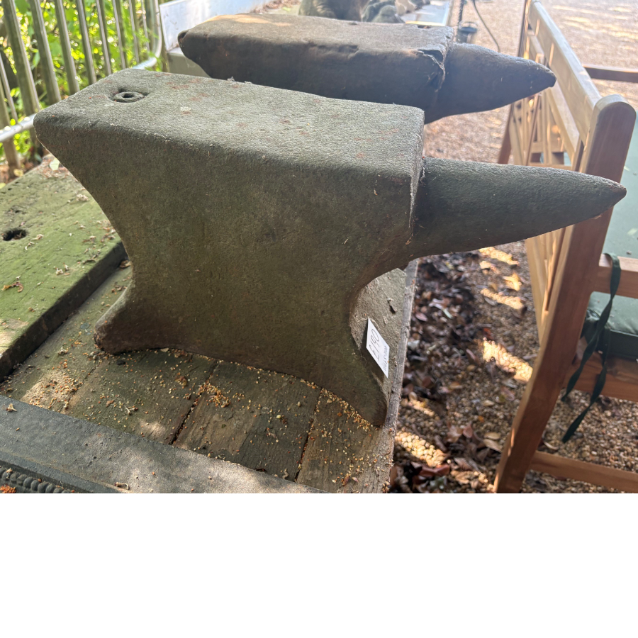 Vintage Cast Iron Single-Horn Blacksmith's Anvil - VIN1146S Vintage Cast Iron Single-Horn Blacksmith's Anvil - VIN1146S