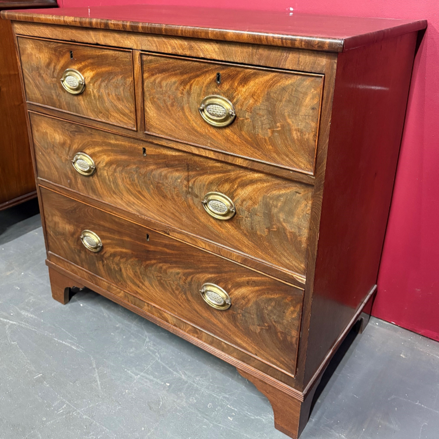 Antique Early 19th Century Flame Mahogany Chest Of Drawers - VIN1285J Antique Early 19th Century Flame Mahogany Chest Of Drawers - VIN1285J