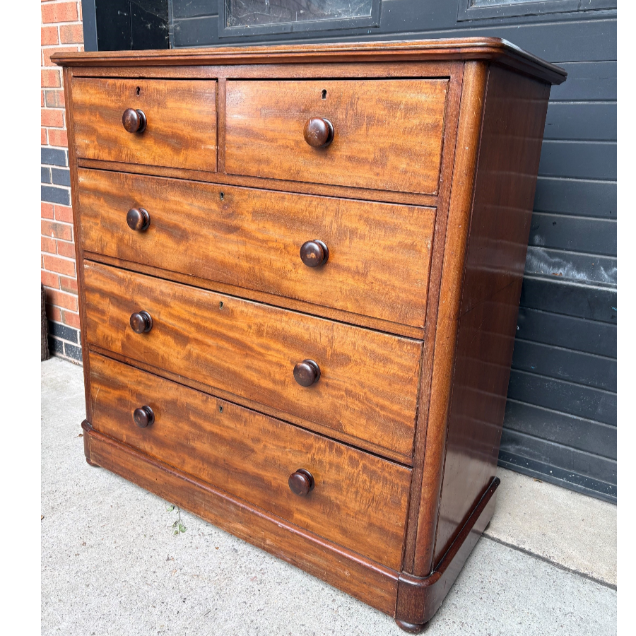 Victorian Mahogany 2 Over 3 Graduated Chest of Drawers - VIN1290M Victorian Mahogany 2 Over 3 Graduated Chest of Drawers - VIN1290M