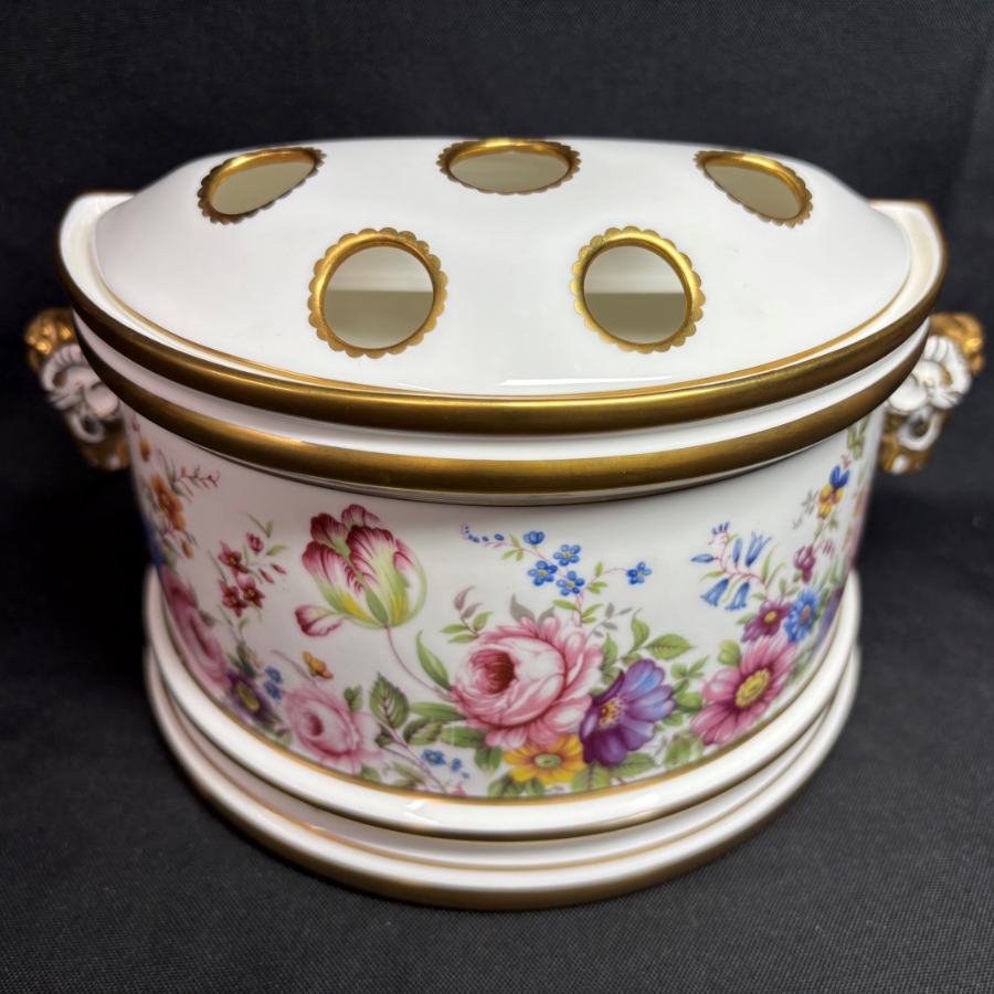 Lynton Derby Porcelain Demi-Lune Bough Pot And Domed Cover - VIN1289M Lynton Derby Porcelain Demi-Lune Bough Pot And Domed Cover - VIN1289M