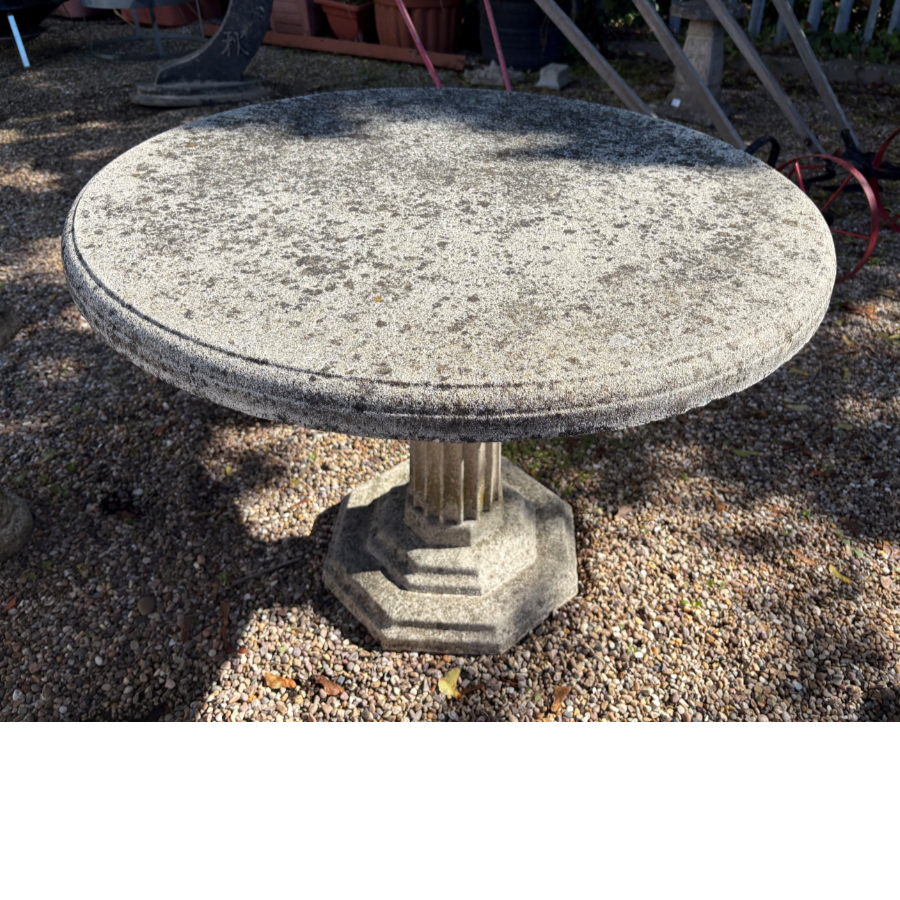 A large round weathered circular stone garden pedestal table - VIN1288H A large round weathered circular stone garden pedestal table - VIN1288H