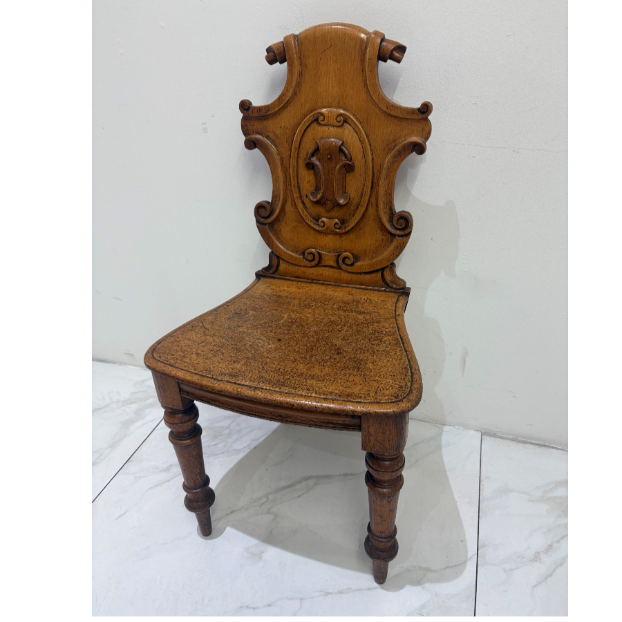 A striking 19th century Victorian solid oak hall chair - VIN1259J A striking 19th century Victorian solid oak hall chair - VIN1259J