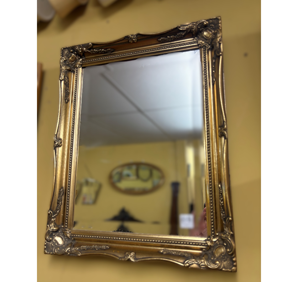 Vintage Gilt Ornate Wall Mirror - VIN1259Q Vintage Gilt Ornate Wall Mirror - VIN1259Q