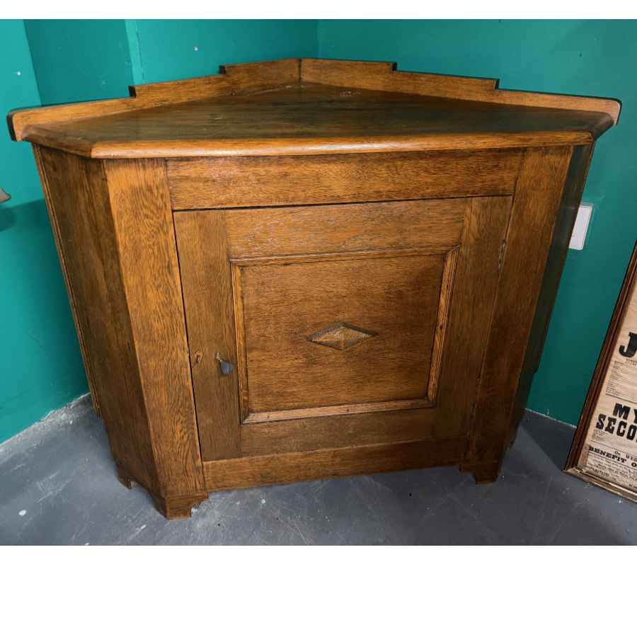 Solid Wood Corner Cupboard - VIN1255H Solid Wood Corner Cupboard - VIN1255H