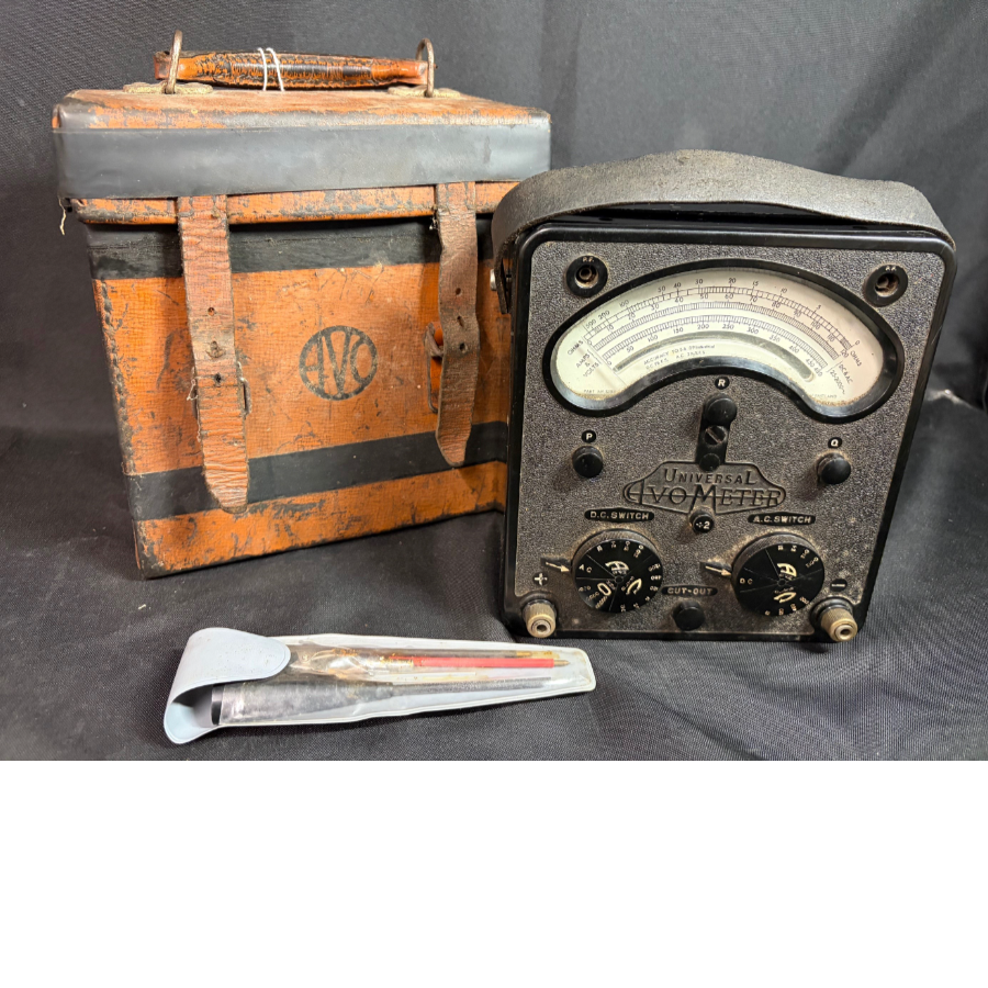 Vintage Universal AVO Meter Model 40 Multimeter with Original Leather Case & Leads - VIN1257Y Vintage Universal AVO Meter Model 40 Multimeter with Original Leather Case & Leads - VIN1257Y