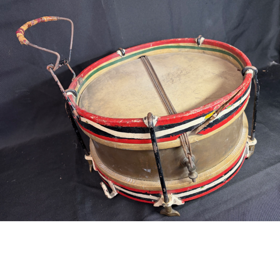 An authentic antique British military style parade snare/side drum - VIN1302L An authentic antique British military style parade snare/side drum - VIN1302L