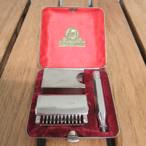 Vintage Ever Ready Safety Razor in a Case VIN286I.14