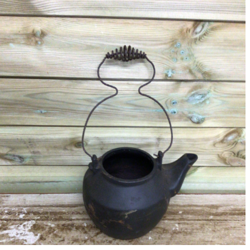 Antique Cast Iron Kettle VIN579E