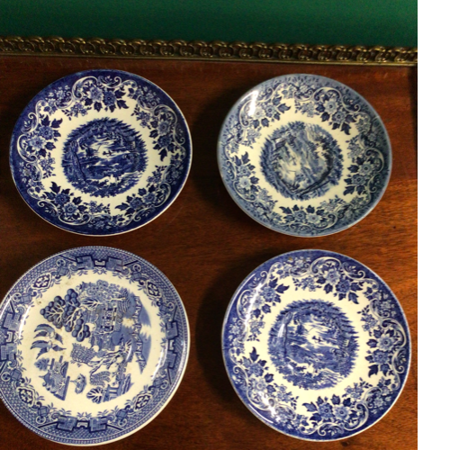 4 Vintage various Blue Saucers VIN559K