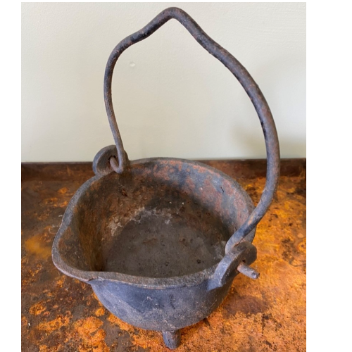 Small Cast Iron Pot VIN597X
