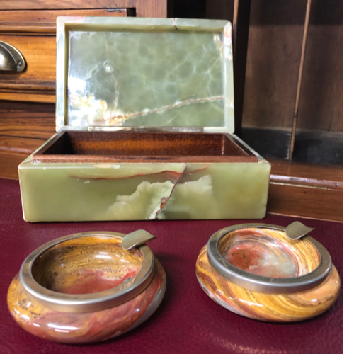 Vintage Onyx cigarette box/ashtrays VIN666H