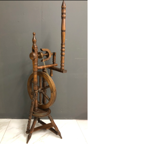 Antique spinning wheel VIN679A