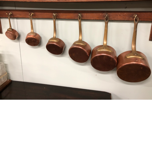 Set of six copper saucepans VIN657W