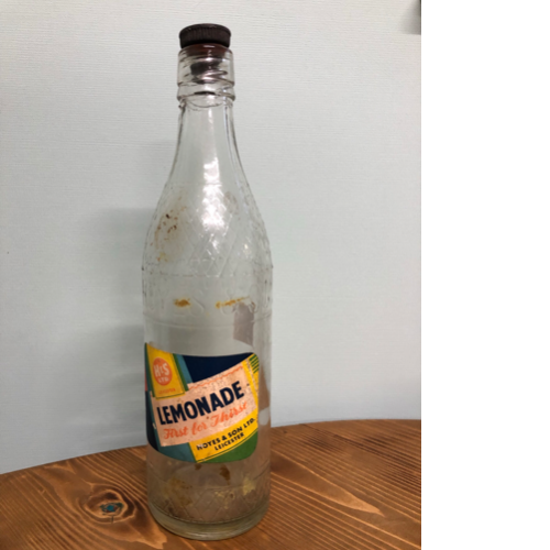 Hoyes & Son Lemonade bottle VIN652V