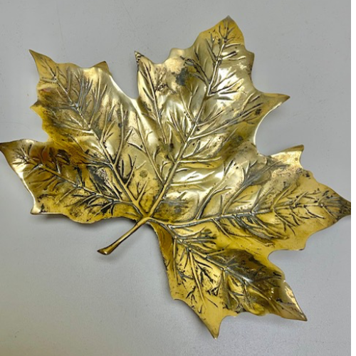 Vintage brass Maple leaf VIN749N